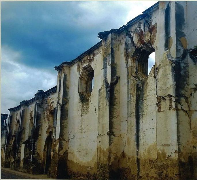 Tall, ruinous walls with large octogonal windows.